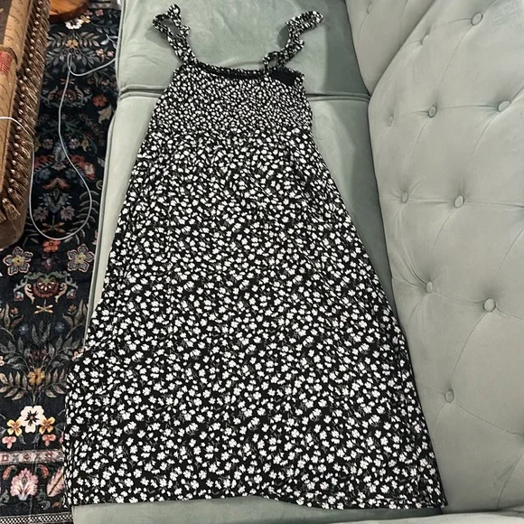 Abercrombie & Fitch Black and White Floral dress with slit size large - Picture 6 of 6